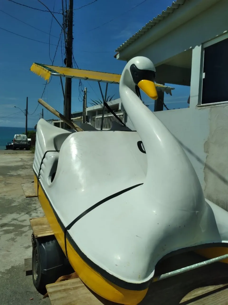 PEDALINHO CISNE COM CAPOTA