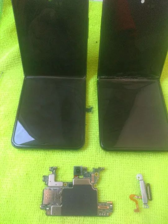Samsung Galaxy zflip 3 5g carcaça  placa mãe demo tela não  funciona