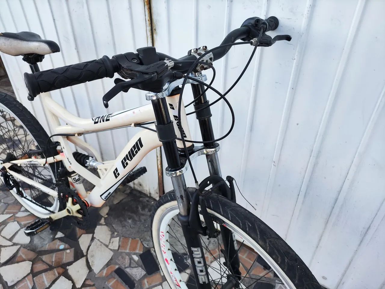 Bicicleta Aro 26 Elleven TOP! 21 Marchas, Freios V-brake! - Foto 5