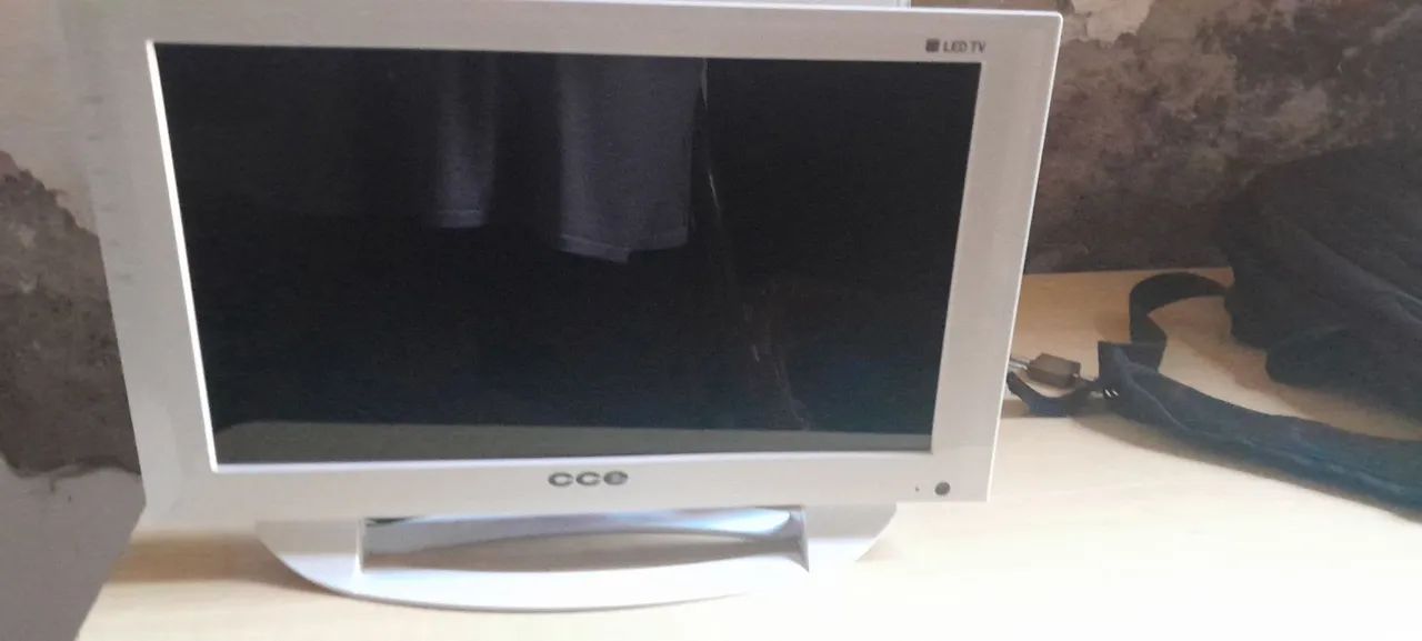 TV LCD portátil 14 polegadas CCE (PCTV)