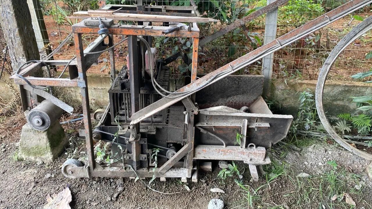 Máquina de fazer blocos de concreto