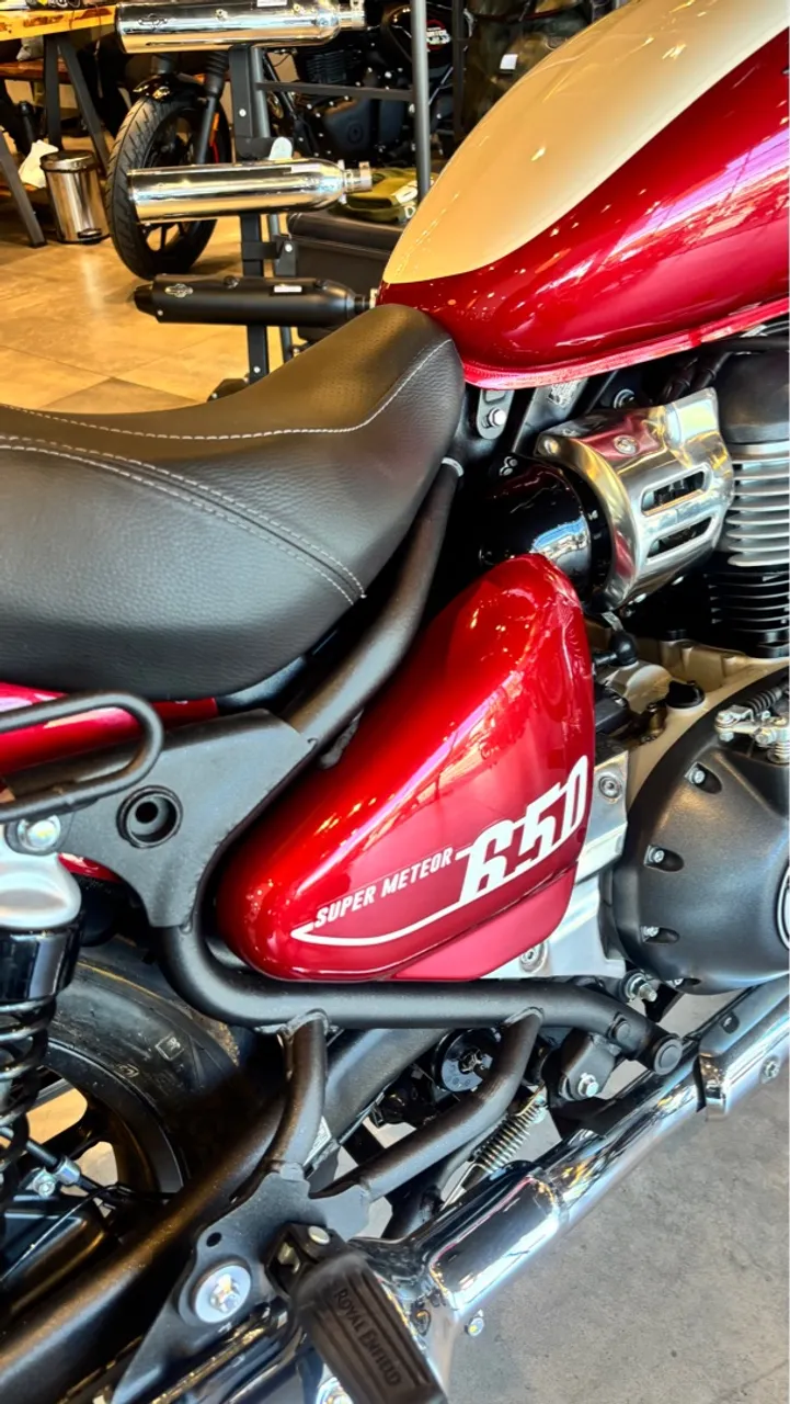 Super Meteor 650 - Danielle
