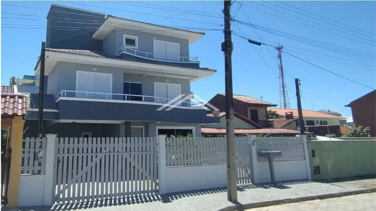 Sobrado com 4 dormitórios à venda, 218 m² por R$ 1.300.000,00 - Brasília - Itapoá/SC