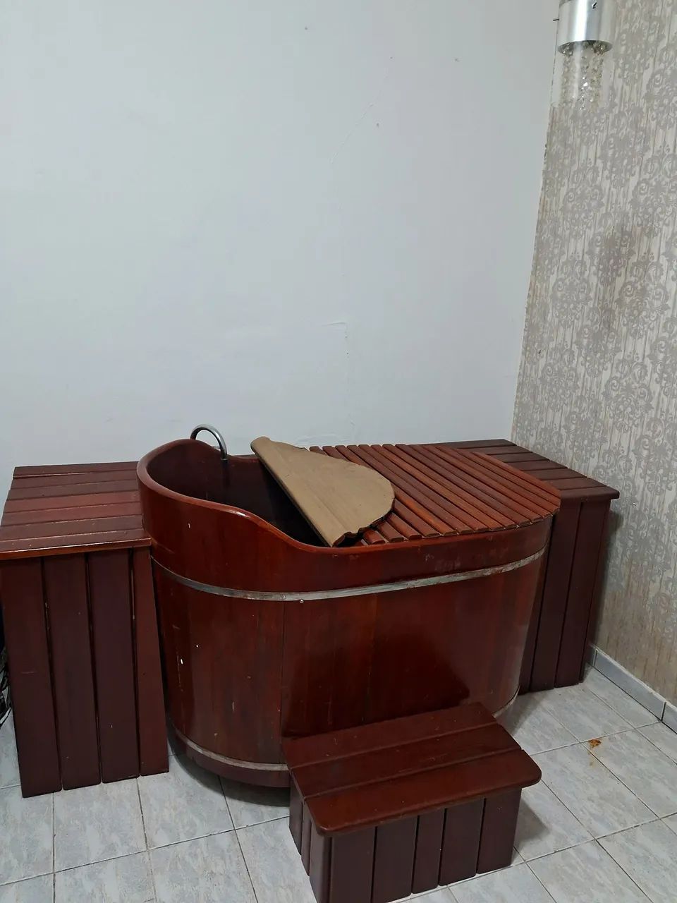 Ofurô de madeira usado em excelente estado - ótimo para spa ou área externa - Foto 5