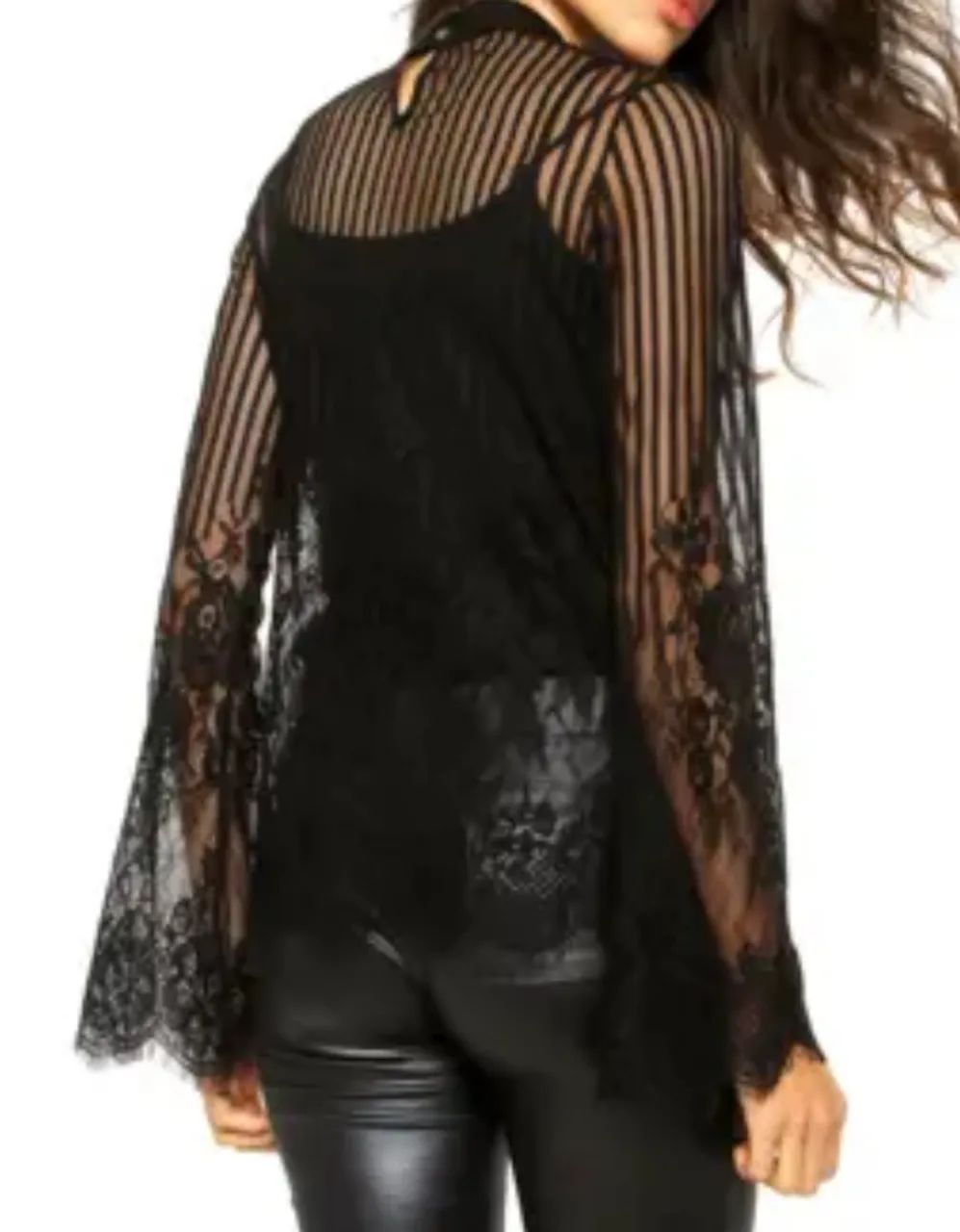 Blusa de Renda Preta Elegante - Foto 2