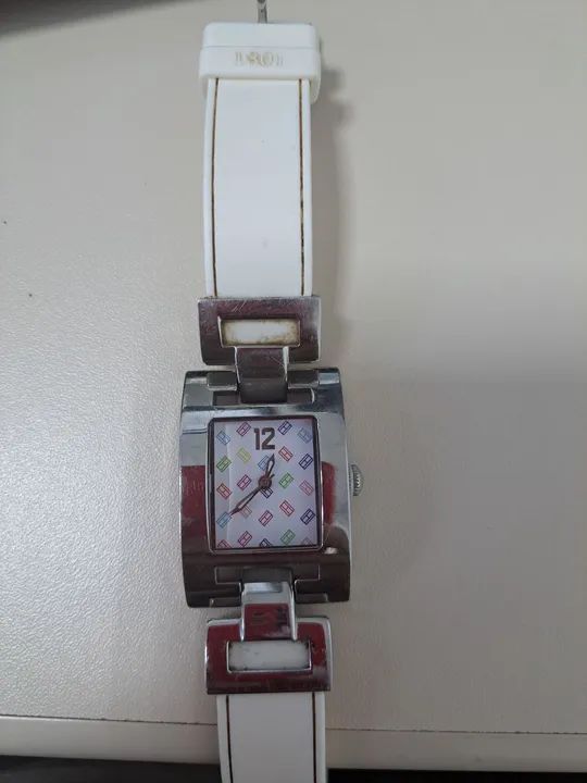 Vendo kit de 4 relógios originais femininos  - Foto 3