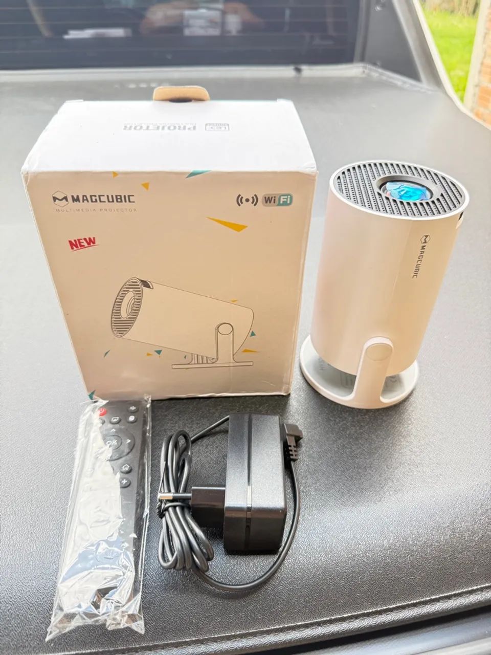 ? Mini Projetor Wi-Fi MAGCUBIC - Compacto, Moderno e Potente! ?