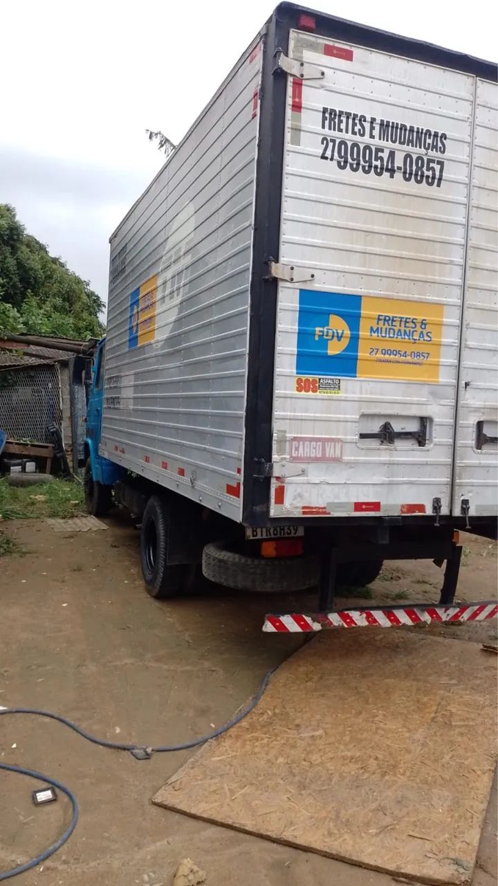 Caminhão baú 608 - Foto 2