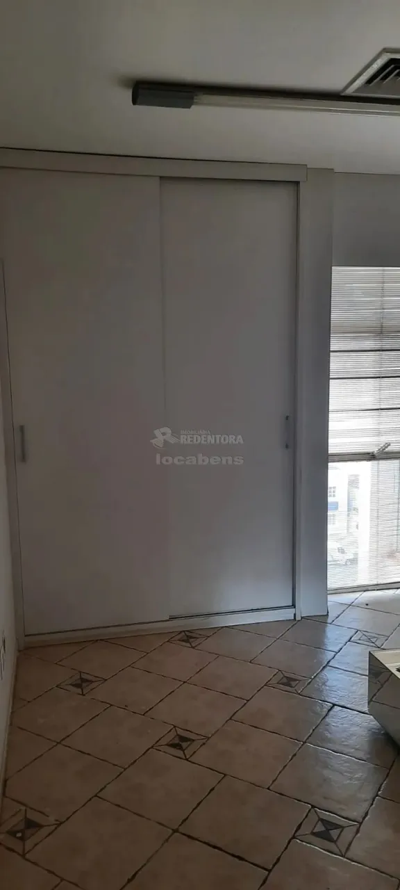 Centro - Sala Comercial com 1 Vaga de Garagem.