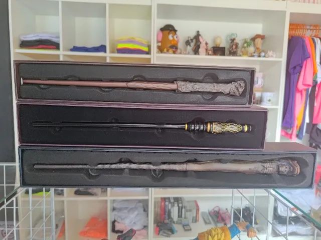 Varinha Harry Potter Universal Studios à partir de 180 ou as 2 por 350. Avalio trocas