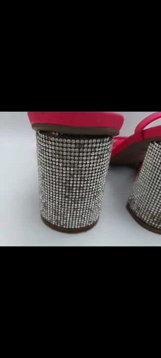 Sandália rosa de salto alto com strass - Foto 3