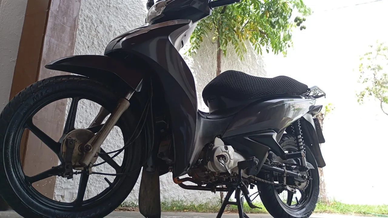 Vendo uma linda biz 110i