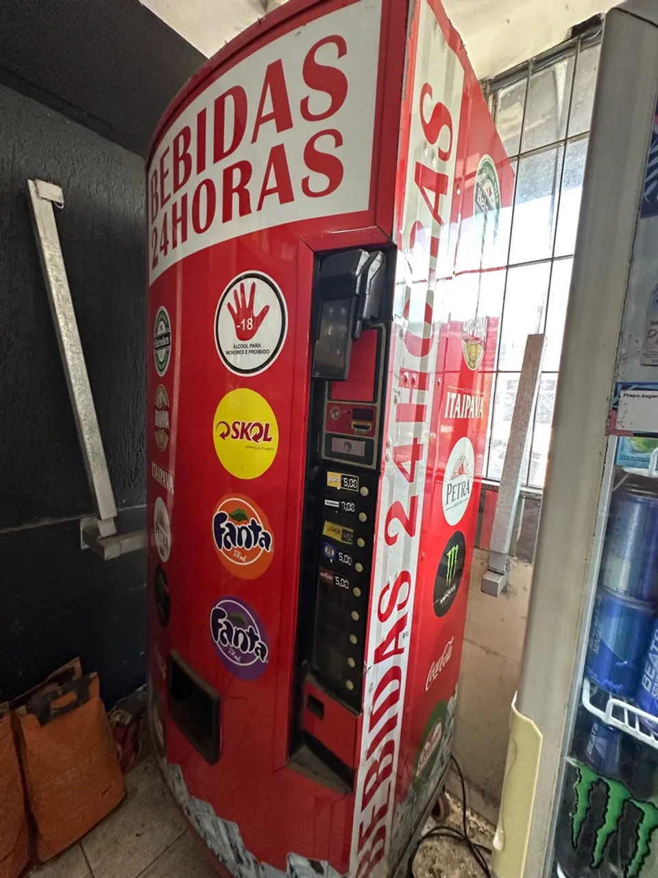 MÁQUINA DE BEBIDAS 24 HORAS