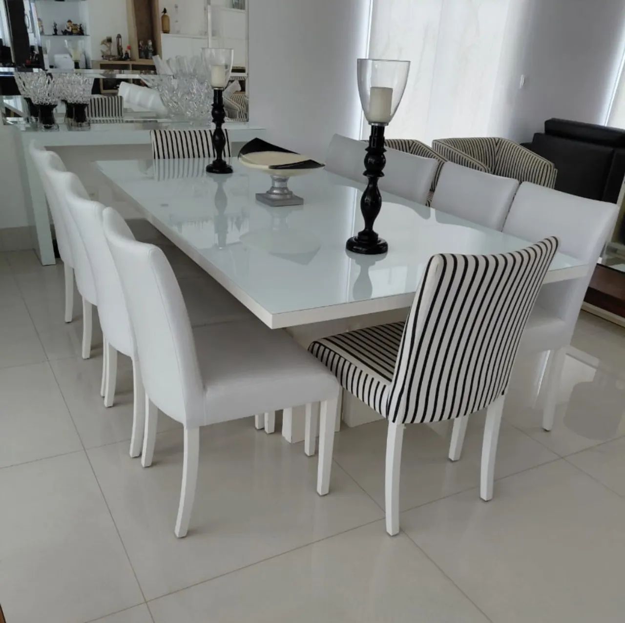 Mesa jantar c 10 cadeiras c/ aparador + mesa de centro