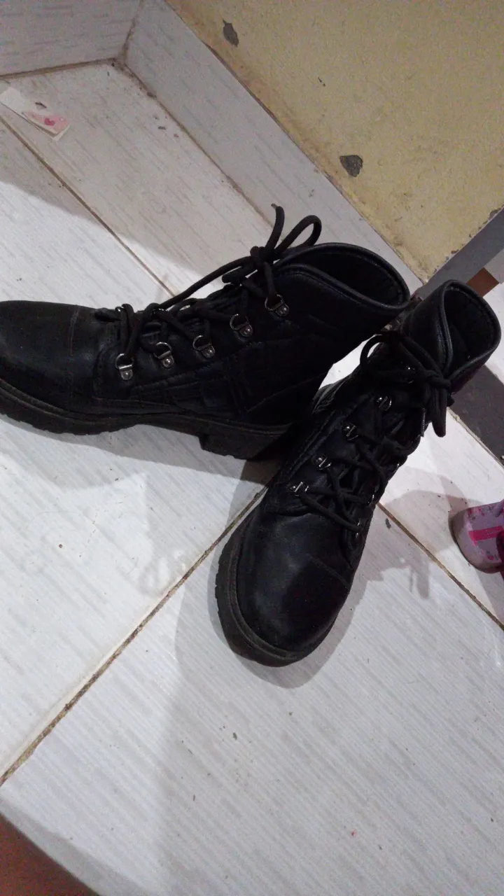 Botas de couro pretas