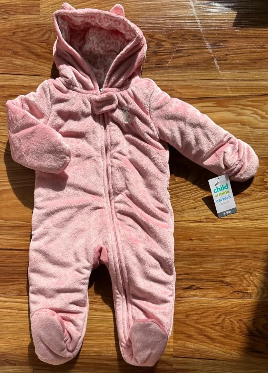 Macacão Fleece tamanho 6-9 meses importado (Novo)