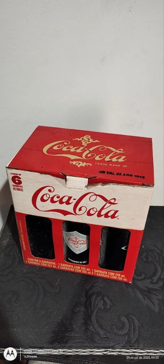 Caixa de Coca-Cola Retrô - Colecionador validade 2016