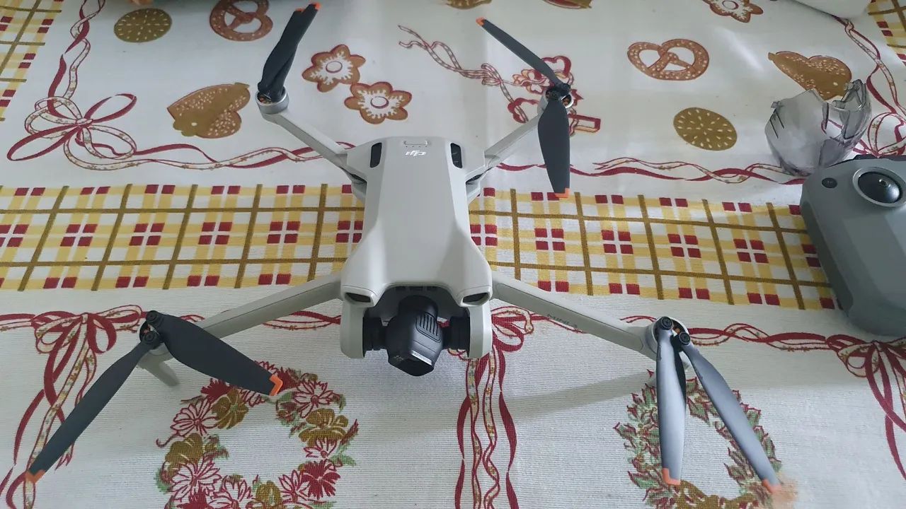 Dji Mini 3 c/ 03 baterias sendo um plus + bolsa e cartão - Foto 2