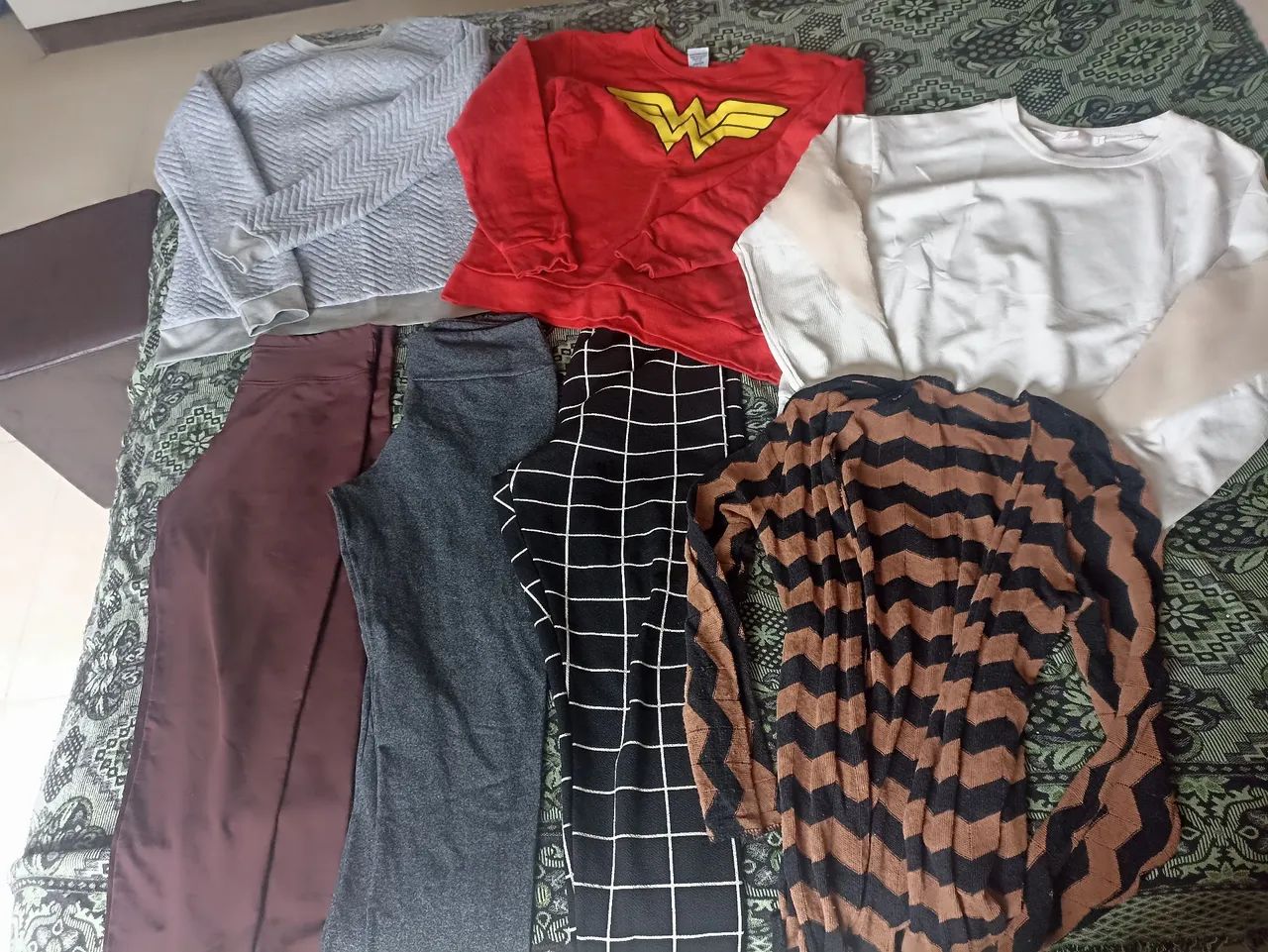 Lote de Roupas Femininas 22 peças tamanho M - Foto 3