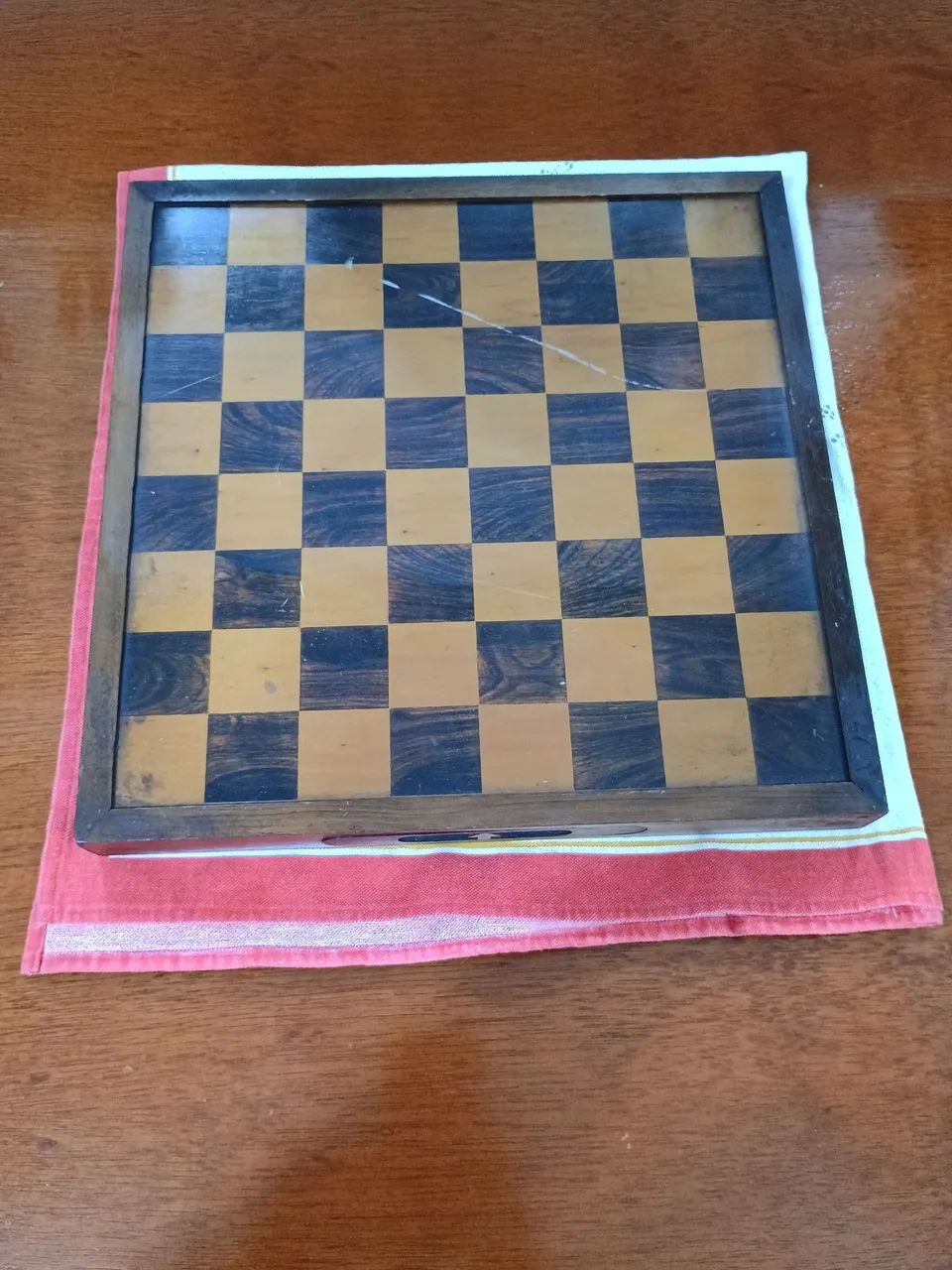Jogo de dama antigo.