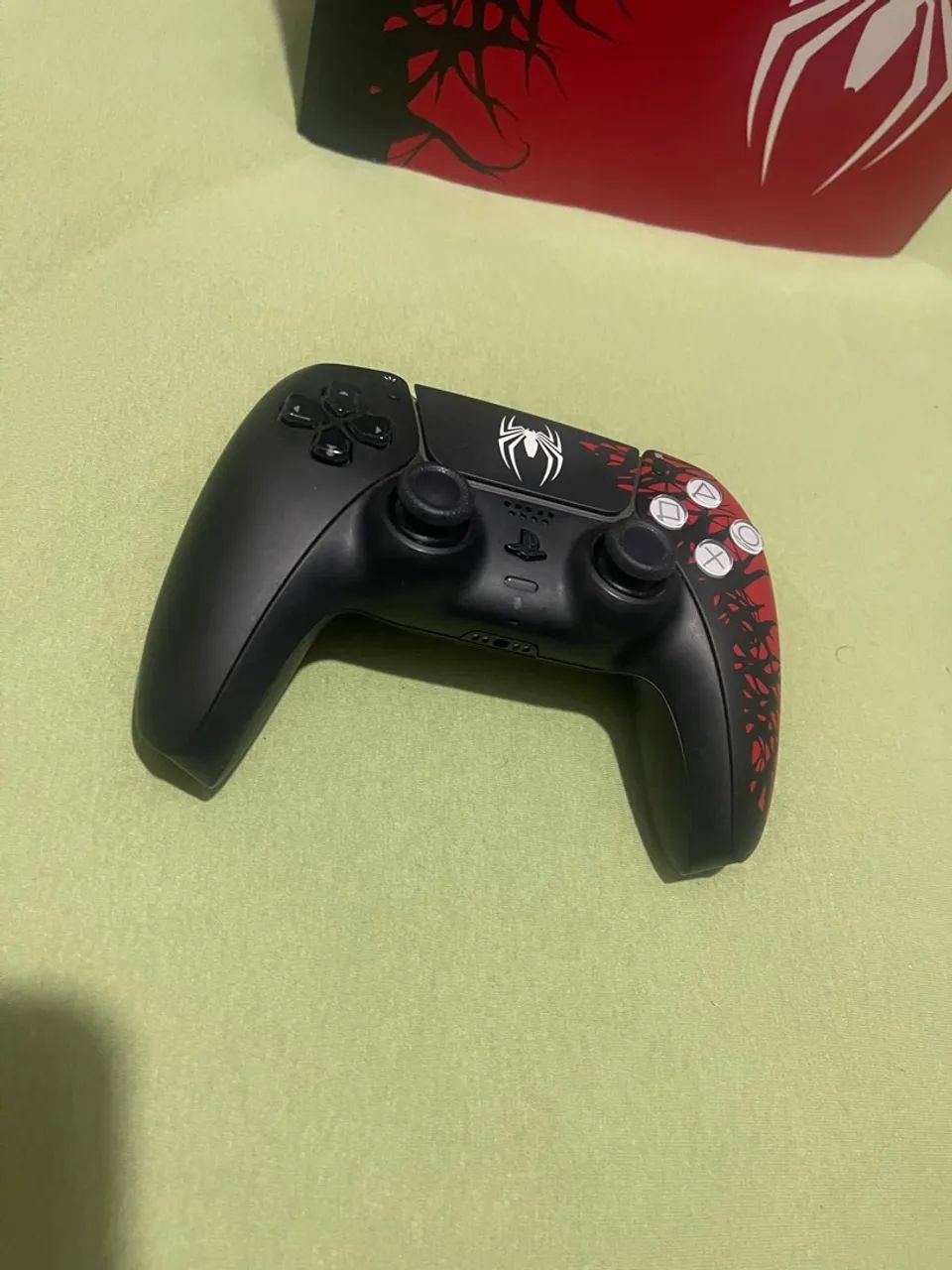 Controle DualSense Spider-Man 2 - Edição Limitada - PS5 - Foto 3