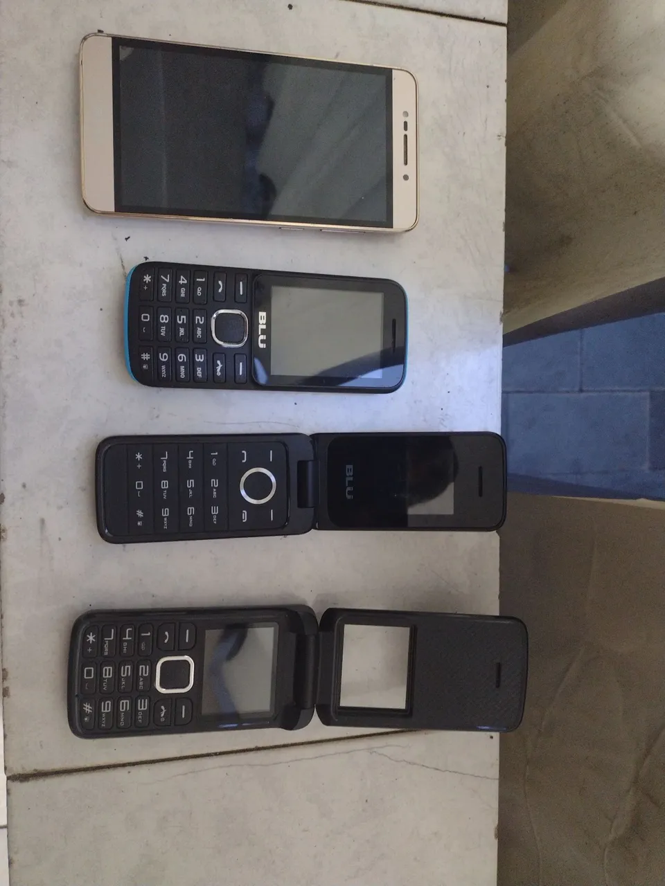 Celular BLU lote SUCATA 4 unidades