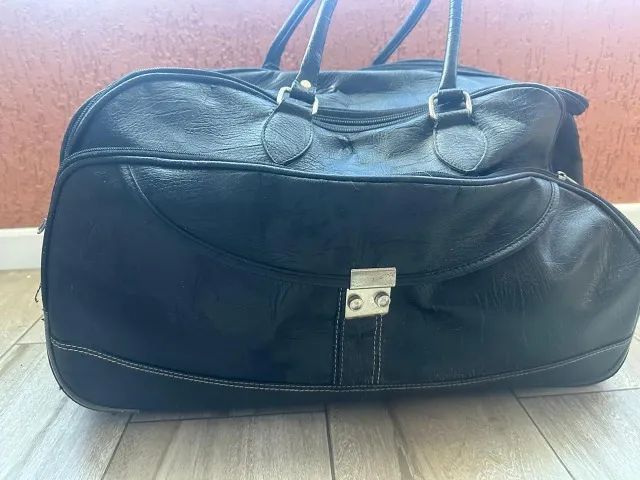 Vendo bolsa/mala de mão preta - Foto 2