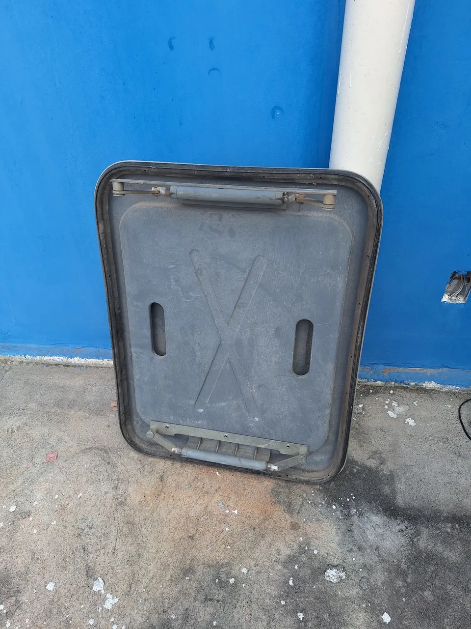 Tampa de acesso para caminhão 1620 ou 2324