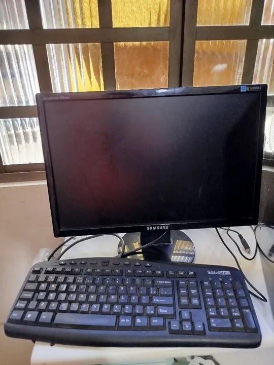 Vendo computador completo monitor LCD Samsung 17 polegadas Windows 7 funcionando OK