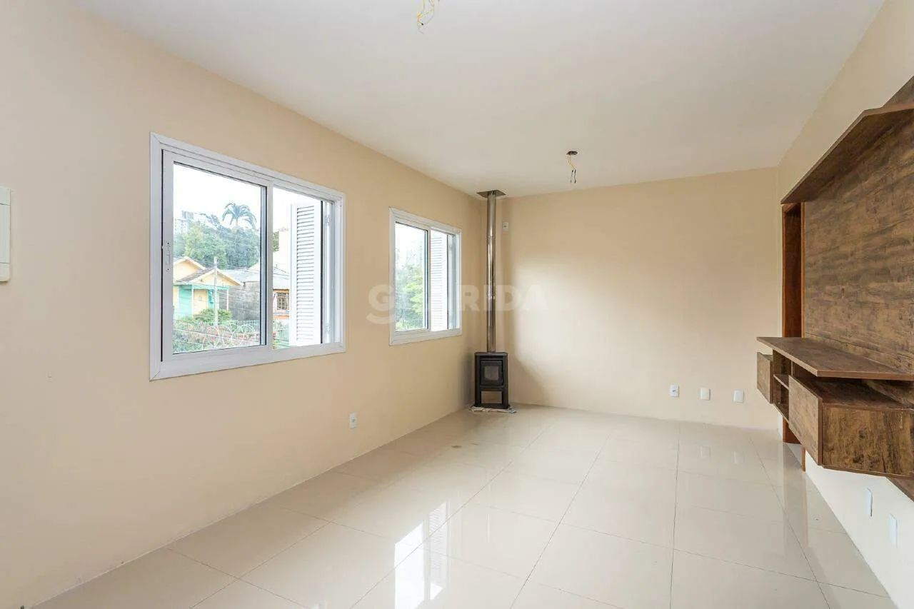 Casa residencial de 03 dormitórios, sendo 02 suítes no bairro Petrópolis. - Foto 3