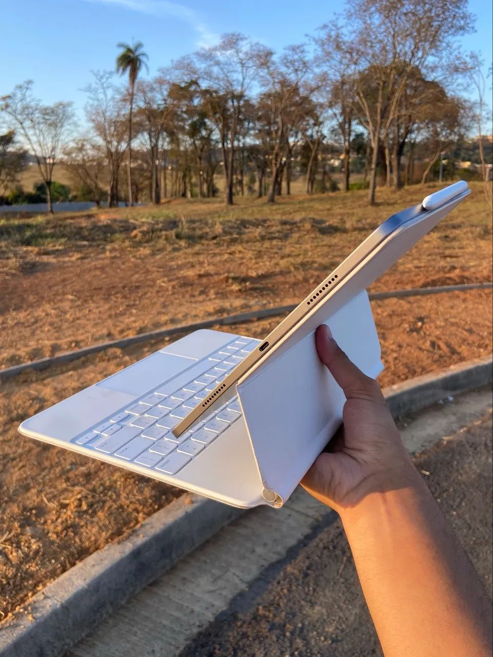 Kit iPad Pro M2 6 geração 128gb com Magic Keyboard e Apple Pencil 2 - Foto 2