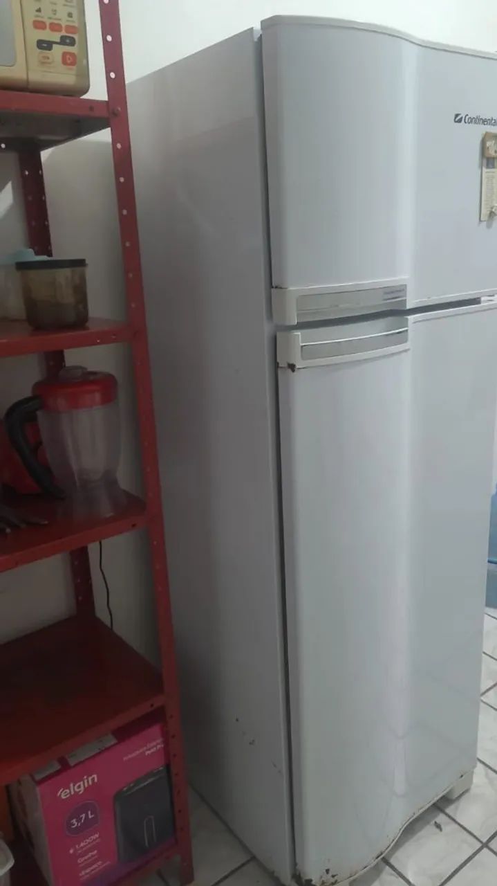 Vendo geladeira com defeito - Foto 4