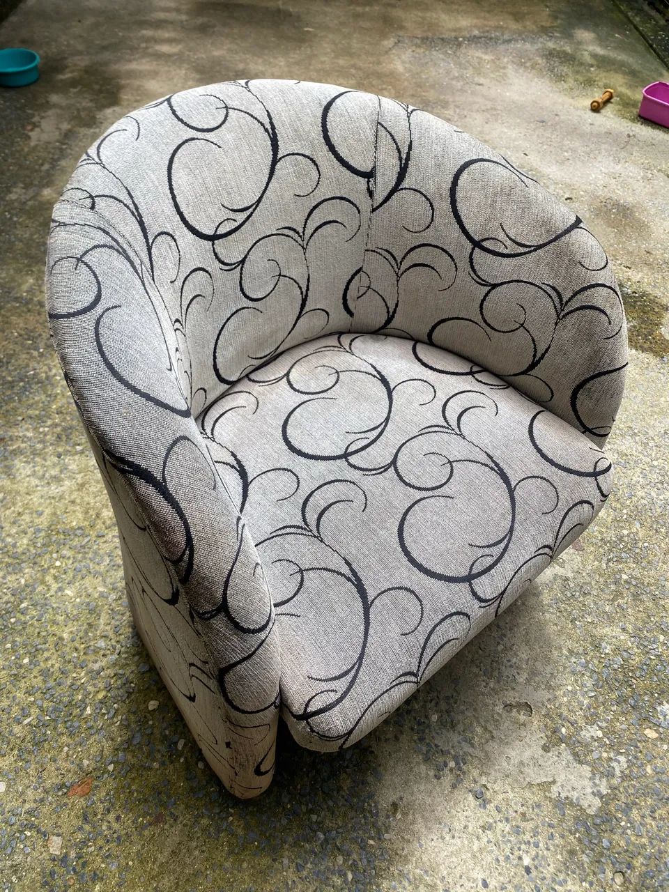 Poltrona Decorativa Bege com Rodas Usada - Foto 2