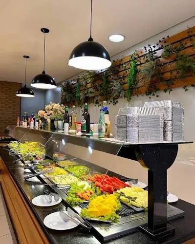 Restaurante self-service em funcionamento, abre 7 dias, Centro de JF