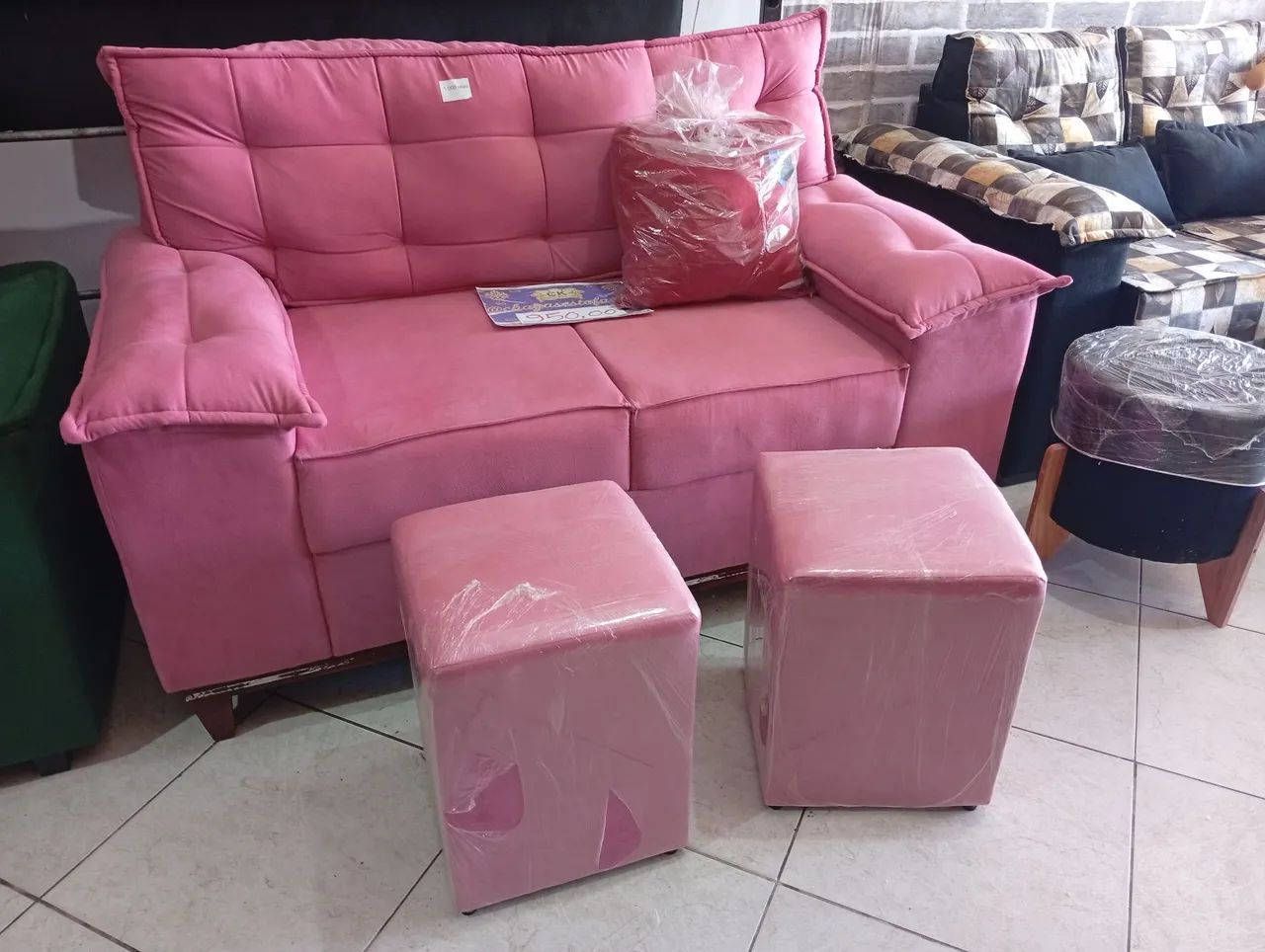 Lindo sofá rosa decorar sua sala 