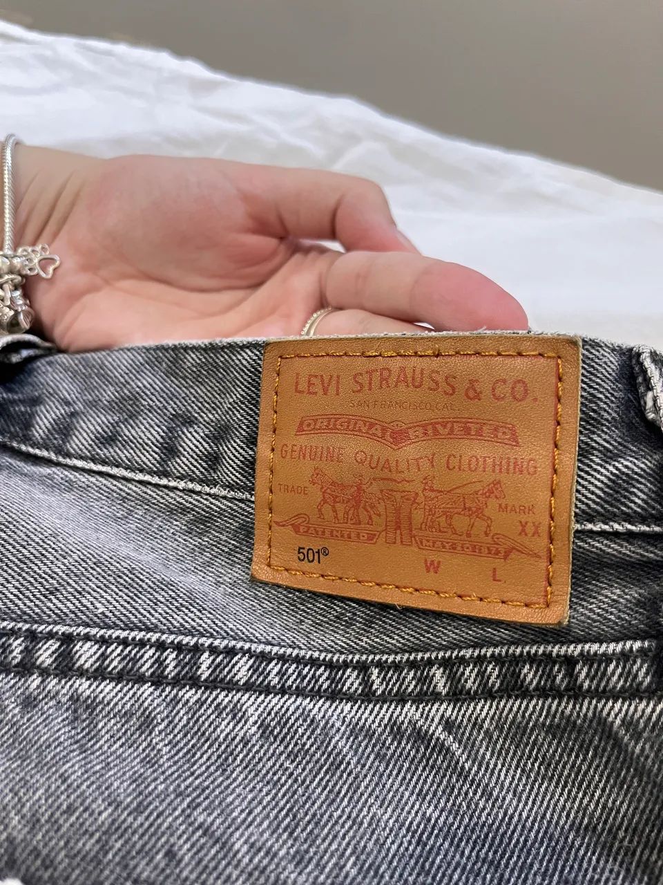  Calça levis modelo clássico 501 feminina  - Foto 3