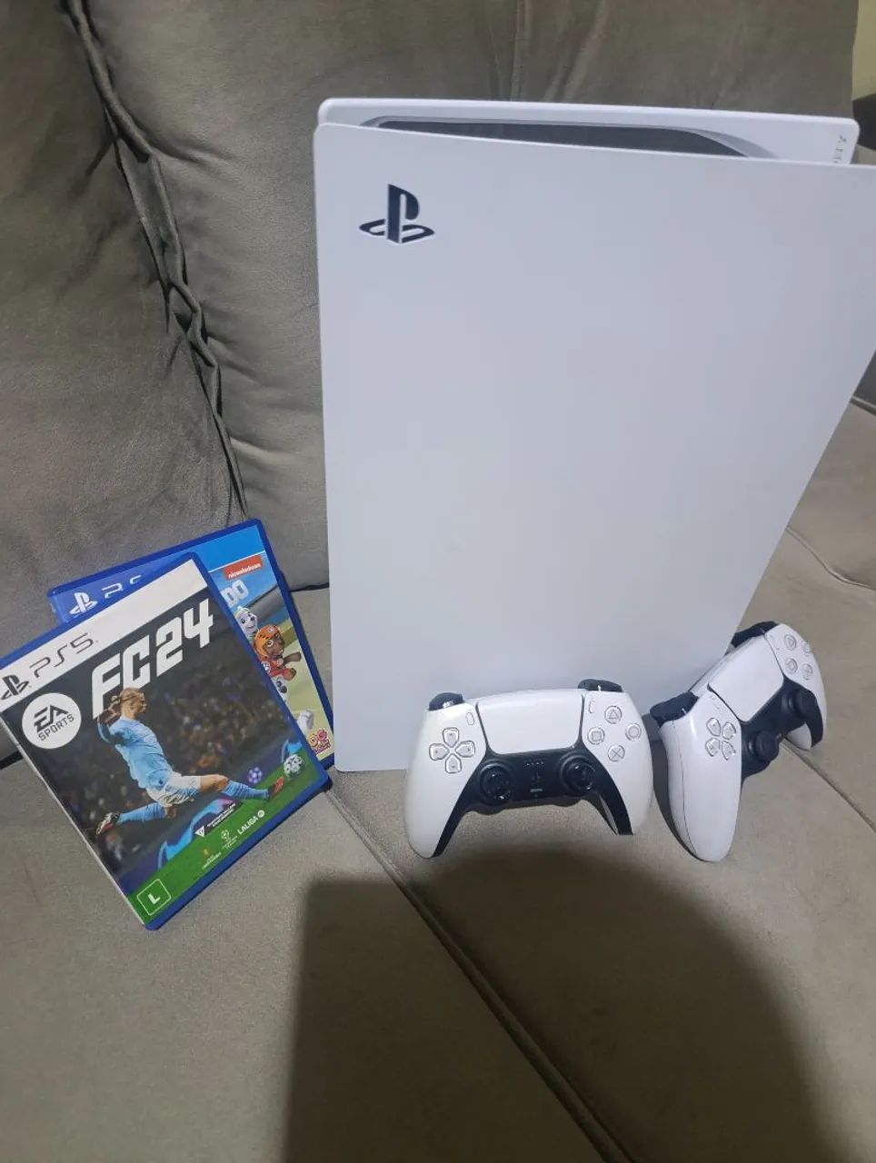 PS5 com disco + 2 controles + 2 jogos extra  - Foto 2