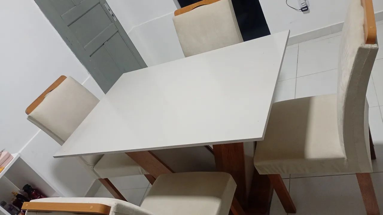 Mesas com 4 cadeiras semi nova 3 meses de uso  - Foto 5