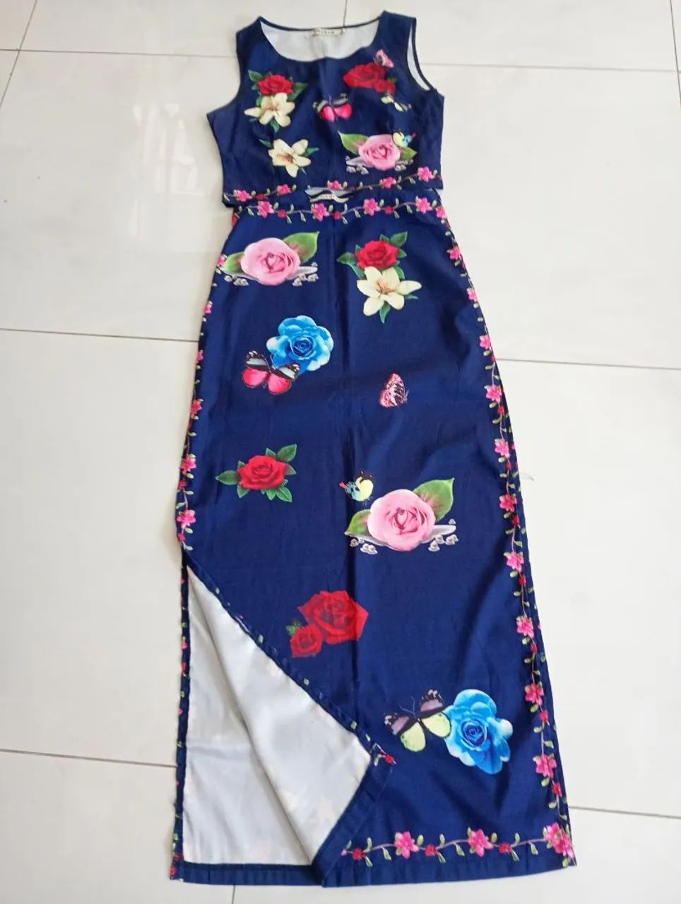 Conjunto de saia e blusa. Veste PP/P