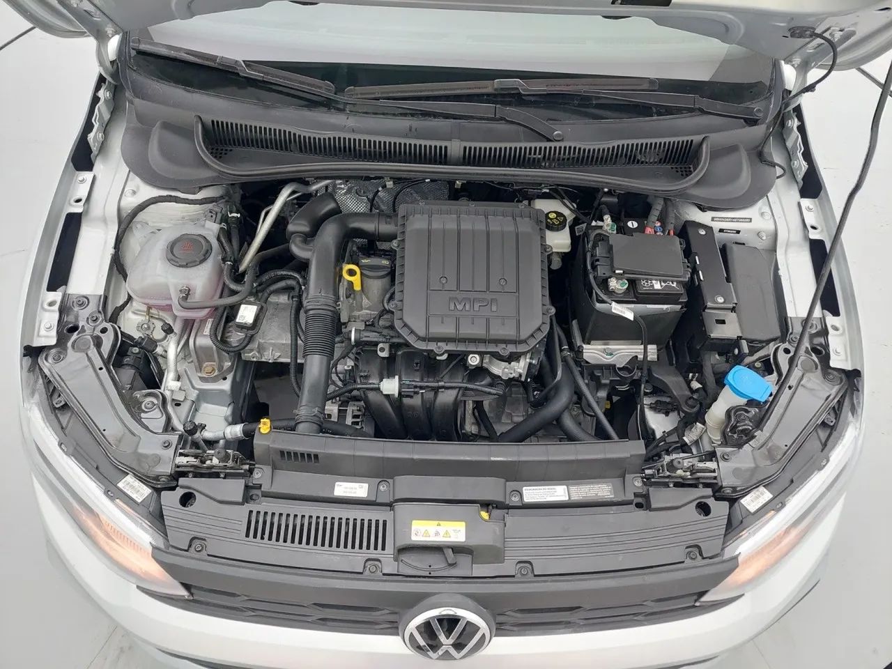 Volkswagen Polo Track 1.0 Flex 12V 5p, foto 10 de 18