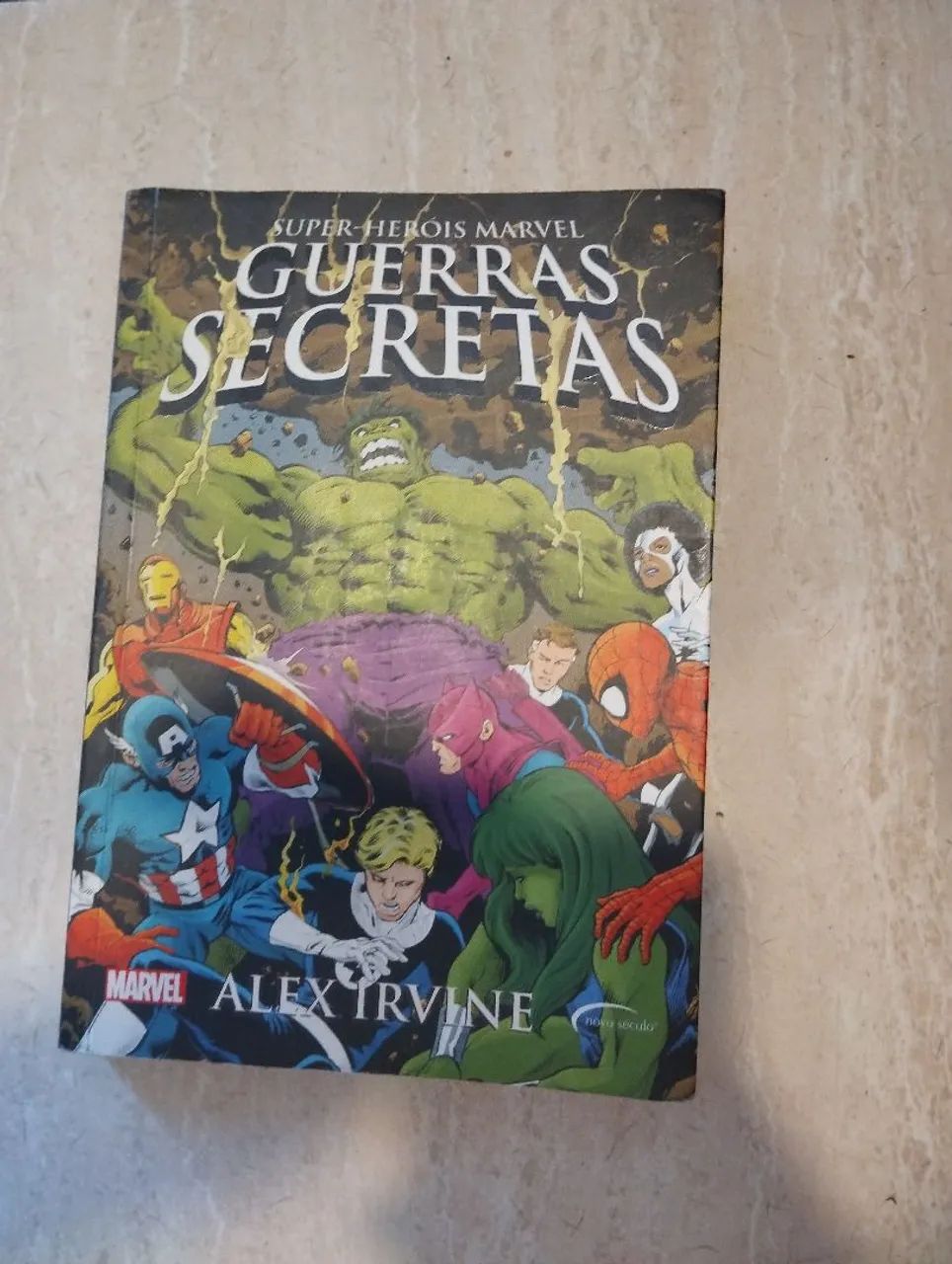 LIVRO DA MARVEL - GUERRAS SECRETAS 