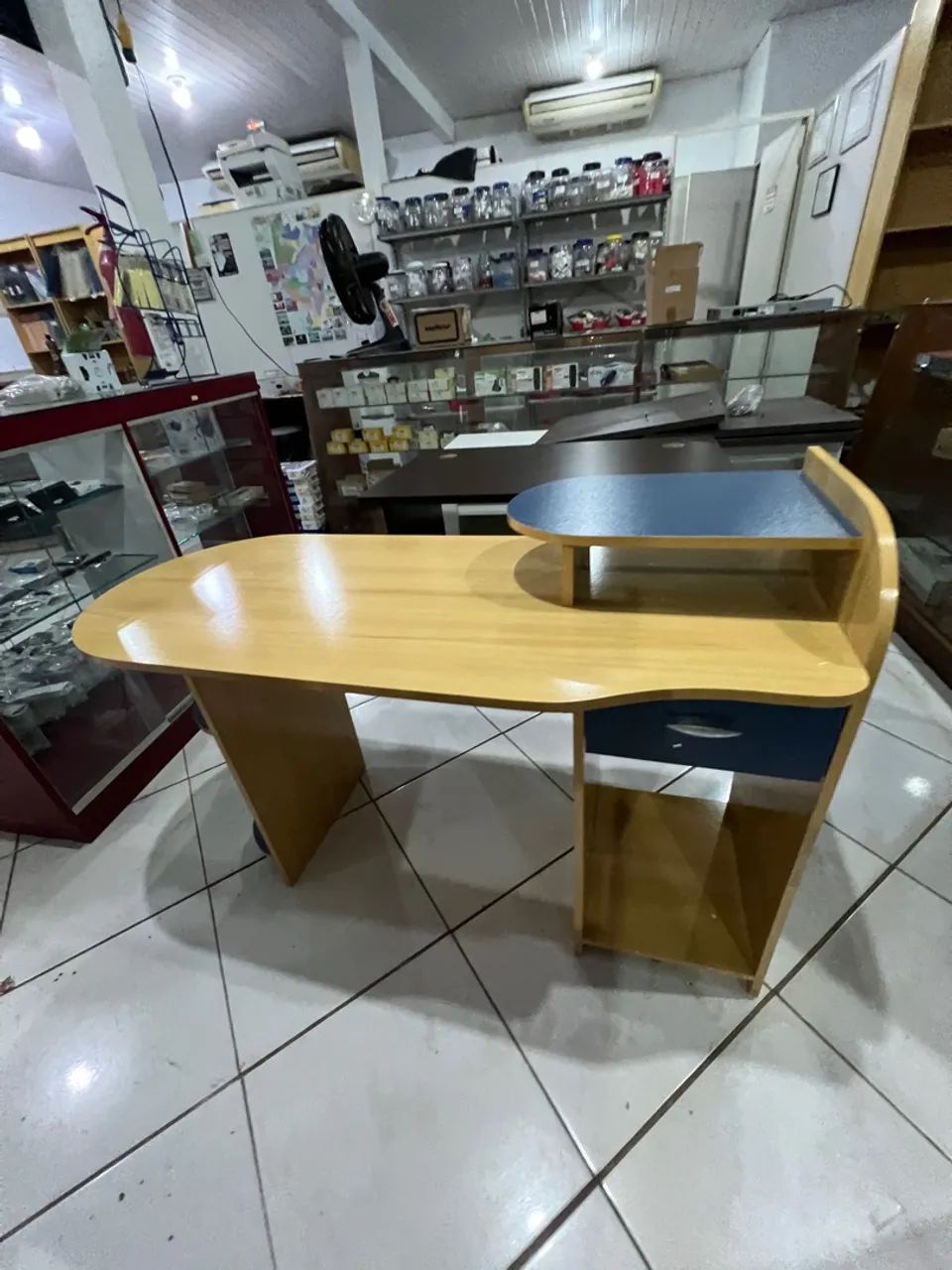 Mesa para computador completo com gaveta