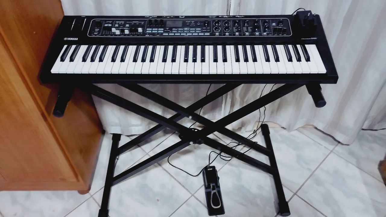 TECLADO YAMAHA CK61 - Foto 3