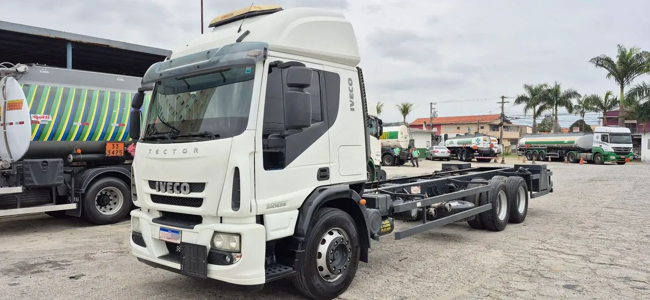 Iveco Tector 240E28 BAIXO KM - Foto 2