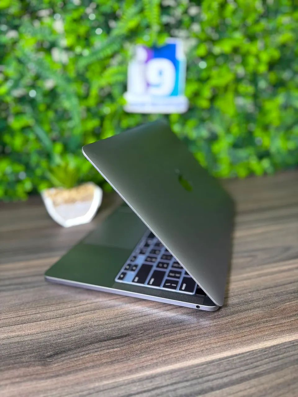 MacBook Pro 2020 Apple M1 8GB 256GB SSD 87% Cor Space Gray A2338
