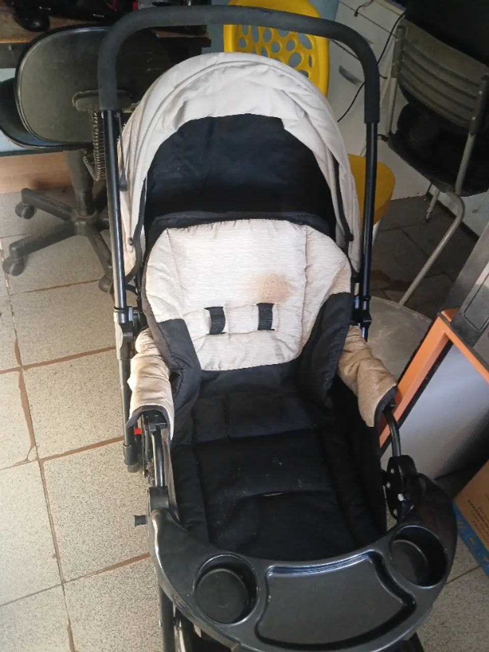 Carrinho de bebê com bebê conforto Cosco - Foto 4