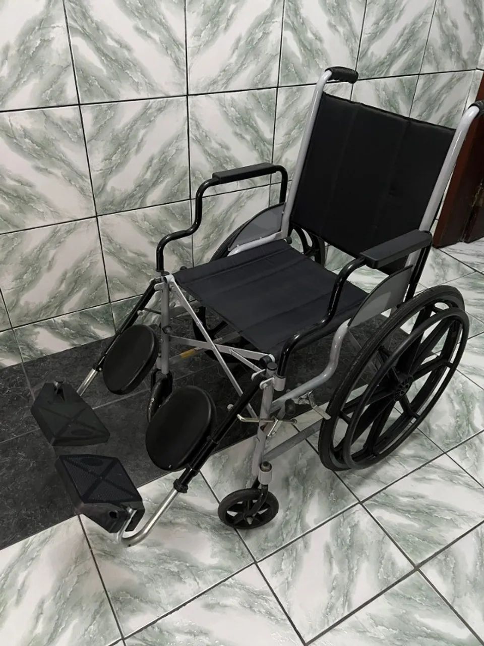 Cadeira de rodas seminova - Foto 3