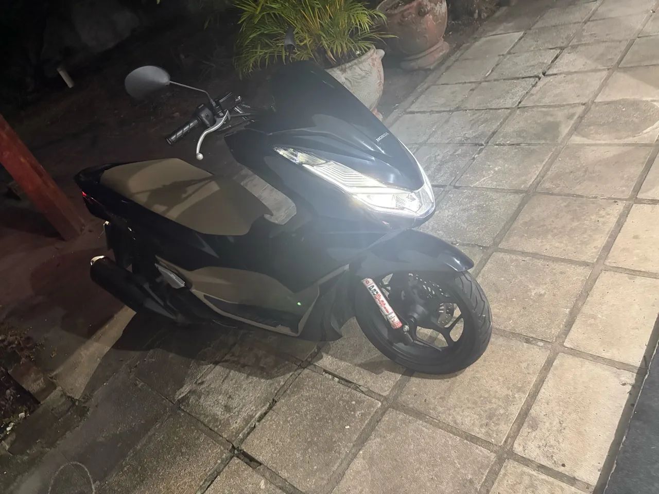 Moto semi-nova