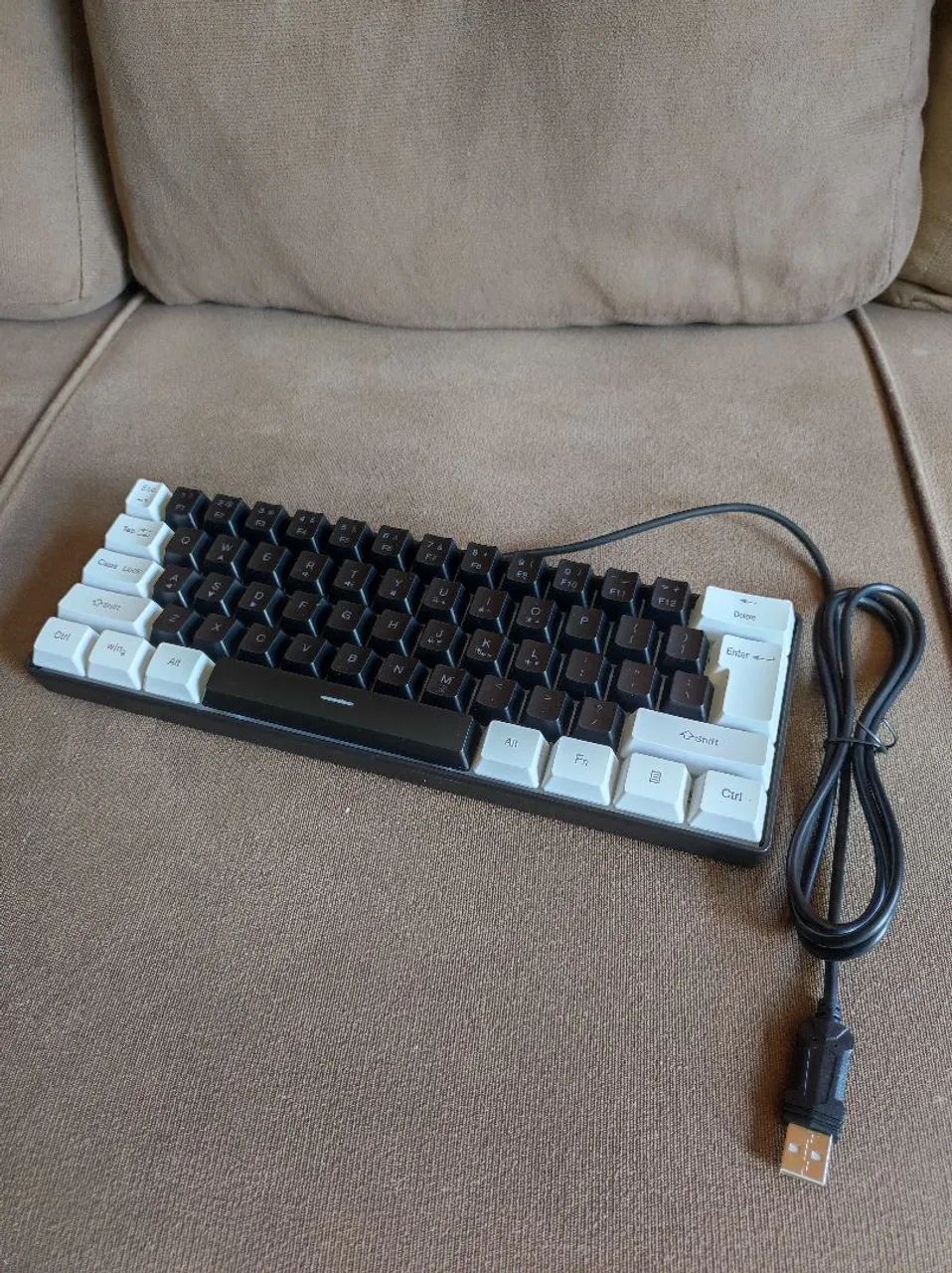 Vendo teclado gamer 61-key com fio 60% - Foto 4