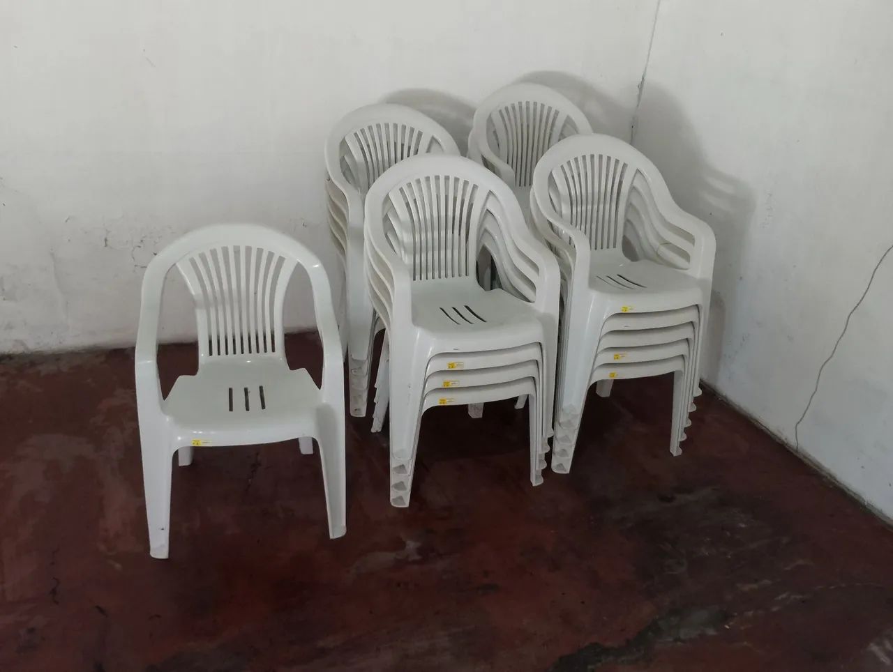 CADEIRA PLÁSTICA NOVA 